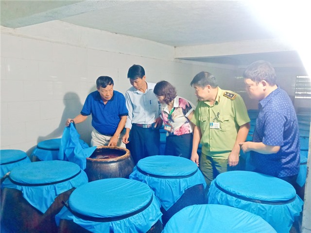 Đoàn kiểm tra Sở Công Thương kiểm tra ATTP các cơ sở sản xuất, kinh doanh