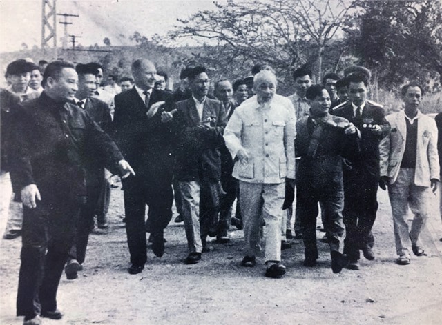 Bác Hồ về ăn Tết với quân và dân Quảng Ninh (tháng 2/1965)