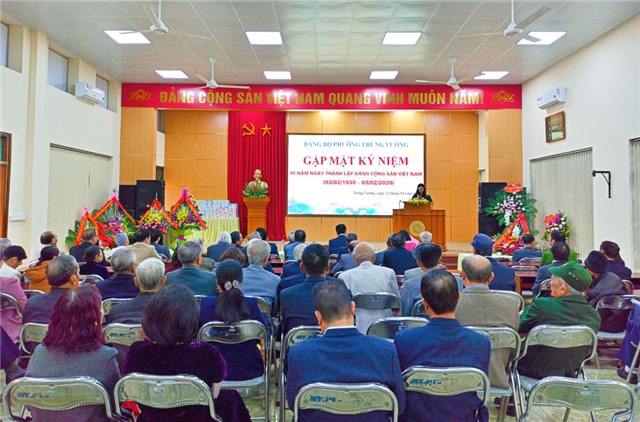 32Win là nhà cái giải trí, cá cược trực tuyến uy tín số 1 Việt Nam phường Trưng Vương: Gặp mặt 90 năm ngày thành lập Đảng Cộng sản Việt Nam