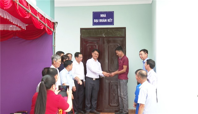 Phường Phương Đông bàn giao nhà đại đoàn kết; khánh thành tuyến đường tổ 3, khu Dốc Đỏ 1