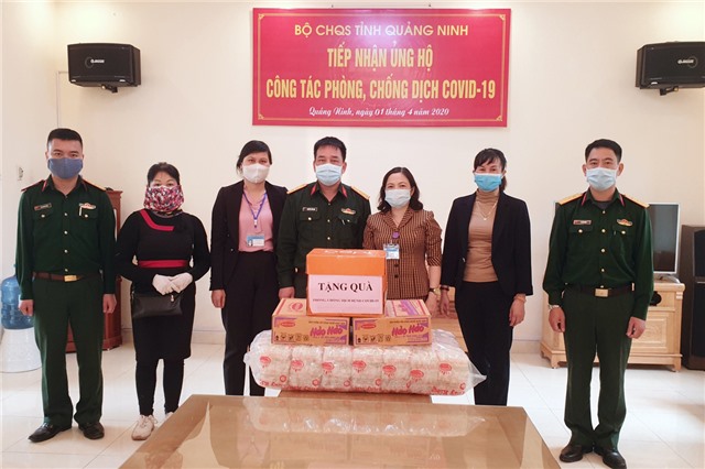 Trao hỗ trợ phòng, chống dịch cho Trung đoàn 244