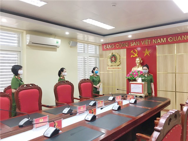 Hội Phụ nữ Công an TP 32Win12 com tại tài khoản tích cực ủng hộ phòng chống dịch Covid-19