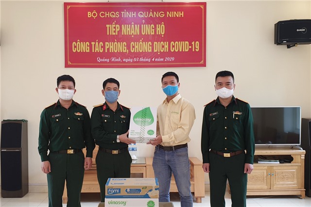Trung đoàn 244 tiếp nhận ủng hộ phòng, chống dịch