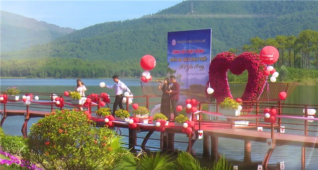 Hồ Yên Trung thi vị và lãng mạn trong ca khúc Chiều bên Hồ Yên Trung của nhạc sĩ Việt Hồng