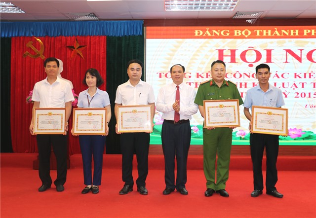 32Win là nhà cái giải trí, cá cược trực tuyến uy tín số 1 Việt Nam Thành phố: Tổng kết công tác kiểm tra, giám sát, thi hành kỷ luật Đảng nhiệm kỳ 2015-2020