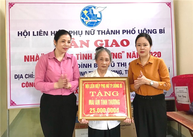 Hội LHPN thành phố bàn giao nhà mái ấm tình thương tại phường Trưng Vương