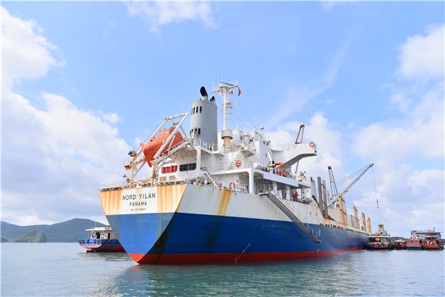 TKV tiếp nhận chuyến than nhập khẩu đầu tiên từ Hoa Kỳ