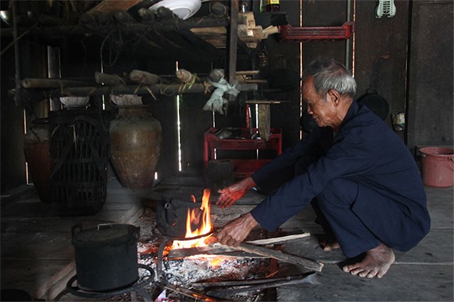Đốt than sưởi ấm trong ngày đông: Cảnh giác với làn khói “tử thần”