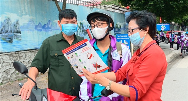 CLB tuyên truyền Luật Giao thông khu 5A