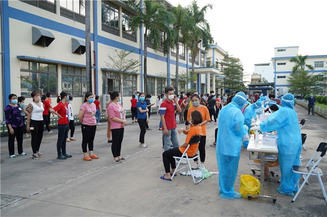 Cần làm gì để sớm ngăn chặn Covid-19 xuất hiện và lây lan phức tạp trong nhà máy, cơ sở sản xuất kinh doanh?
