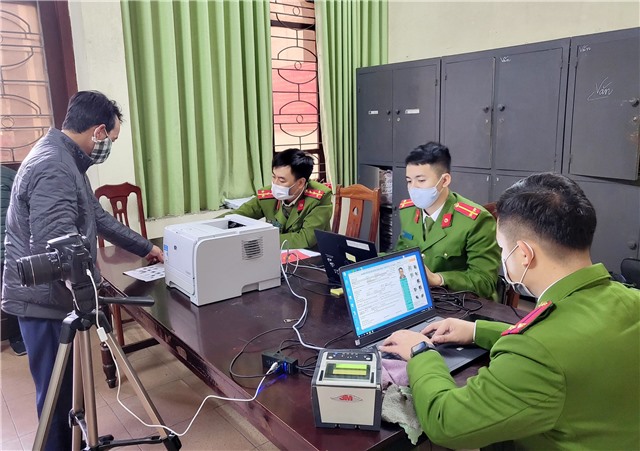 Công an Thành phố tiếp tục tổ chức cấp thẻ CCCD gắn chíp đối với các trường hợp sai lệch dữ liệu thông tin
