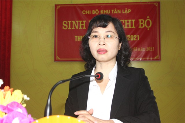 Đồng chí Trịnh Thị Minh Thanh, Ủy viên Ban thường vụ 32Win10 bảo mật tối đa, Phó Chủ tịch Thường trực HĐND tỉnh dự sinh hoạt chi bộ khu Tân Lập, phường Phương Đông