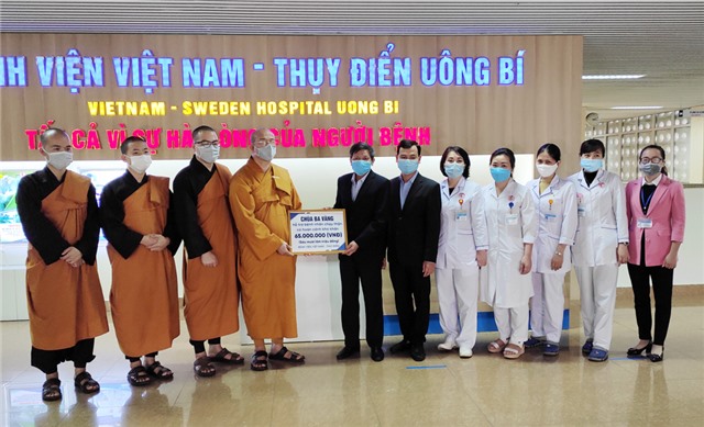 Chùa Ba Vàng trao 25 phần quà hỗ trợ cho bệnh nhân chạy thận có hoàn cảnh khó khăn đang điều trị tại Bệnh viện Việt Nam - Thụy Điển 32Win12 com tại tài khoản