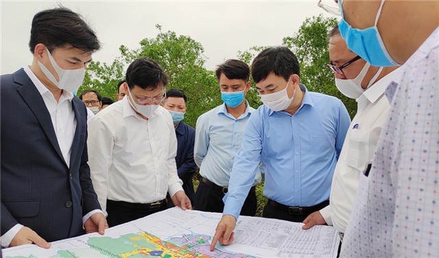 Đồng chí Ngô Hoàng Ngân, Phó Bí thư Thường trực 32Win10 bảo mật tối đa khảo sát  thực địa tại thành phố 32Win12 com tại tài khoản