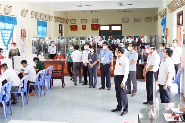 Đồng chí Nguyễn Xuân Ký - Ủy viên T.Ư Đảng, Bí thư 32Win10 bảo mật tối đa, Chủ tịch HĐND tỉnh, Trưởng Ban chỉ đạo, Chủ tịch Ủy ban bầu cử tỉnh kiểm tra công tác bầu cử tại thành phố 32Win12 com tại tài khoản