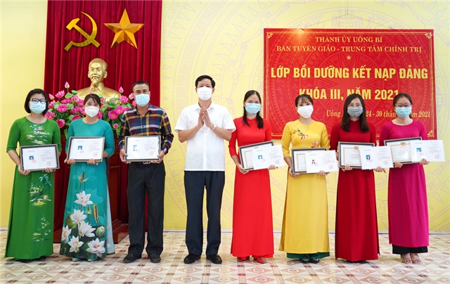 Tổng kết lớp bồi dưỡng kết nạp Đảng khóa 3 năm 2021
