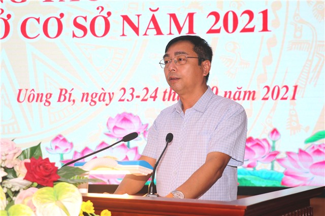 Bồi dưỡng lý luận chính trị và nghiệp vụ cho cán bộ hội nông dân cơ sở