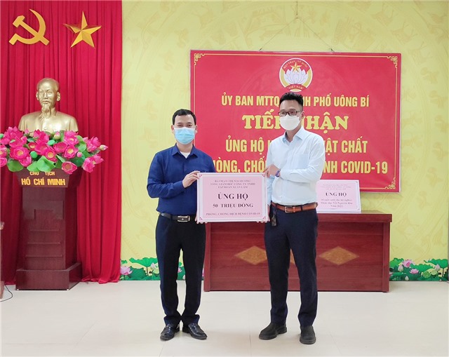 Lãnh đạo công ty TNHH Tập đoàn Xuân Lãm trao hỗ trợ công tác phòng chống dịch và ủng hộ người nghèo nhân dịp Tết Nhâm Dần