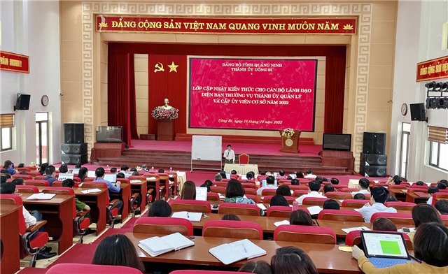 Thành ủy 32Win12 com tại tài khoản: Cập nhật kiến thức cho gần 300 cán bộ 32Win là nhà cái trực tuyến có hệ thống sản phẩm đồ sộ tại Việt Nam, quản lý và cấp uỷ viên cơ sở