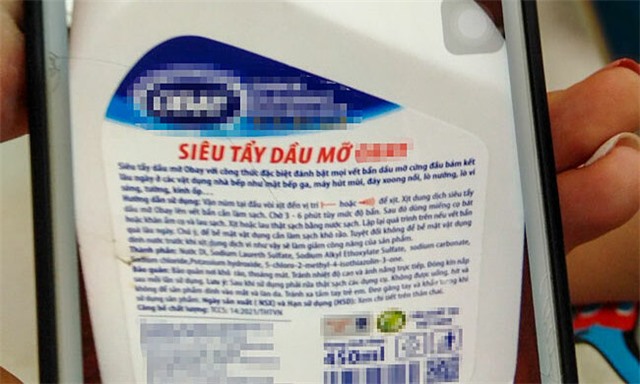 Bé gái bỏng nặng do nghịch chai tẩy dầu mỡ