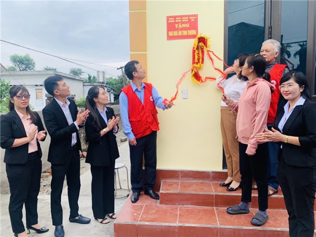 Khánh thành, bàn giao nhà cho hộ nghèo tại phường Phương Nam 