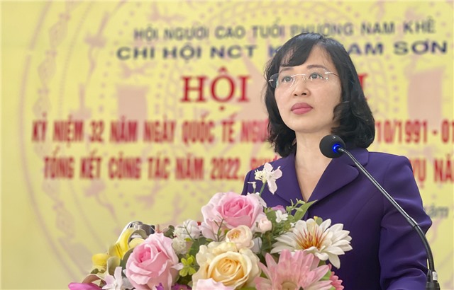 Đồng chí Trịnh Thị Minh Thanh, Phó Bí thư 32Win10 bảo mật tối đa, dự sinh hoạt chi bộ khu Nam Sơn, phường Nam Khê