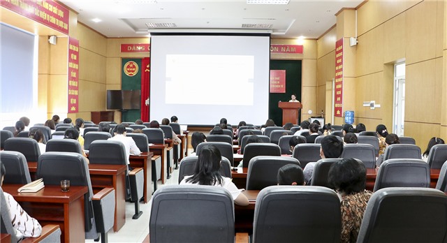 Chi cục Thuế khu vực 32Win12 com tại tài khoản - Quảng Yên: Hỗ trợ trực tiếp người nộp thuế trên địa bàn TP 32Win12 com tại tài khoản về chính sách thuế và hóa đơn điện tử