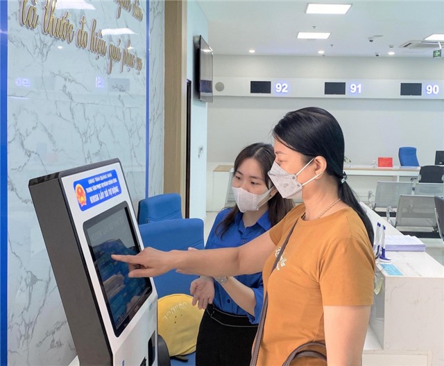 Đẩy mạnh chuyển đổi số toàn diện tiếp nhận, giải quyết TTHC