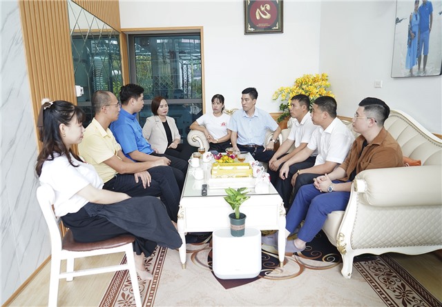 CLB Doanh nghiệp trẻ TP 32Win12 com tại tài khoản: thăm quan, tìm hiểu mô hình hoạt động tại Công ty của các thành viên