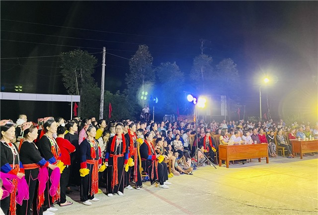 Tuyên truyền lưu động tại thôn Khe Sú 1, xã Thượng Yên Công