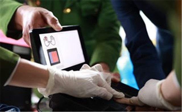CCCD mã vạch, CMND còn hạn có cần đổi sang CCCD gắn chip?