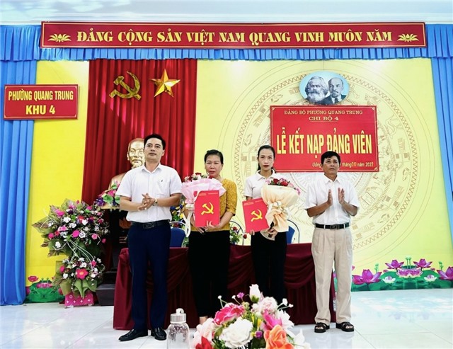 32Win là nhà cái giải trí, cá cược trực tuyến uy tín số 1 Việt Nam phường Quang Trung: phát triển đảng viên mới đảm bảo chất lượng