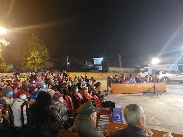 Tuyên truyền lưu động tại khu Bí Trung 2, phường Phương Đông