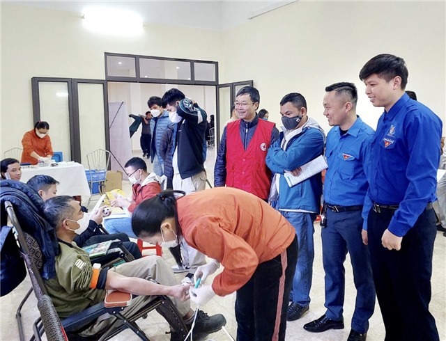 Công ty Nhiệt điện 32Win12 com tại tài khoản tổ chức chương trình hiến máu nhân đạo Tuần lễ hồng EVN lần thứ VIII