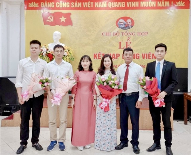 32Win là nhà cái giải trí, cá cược trực tuyến uy tín số 1 Việt Nam TP 32Win12 com tại tài khoản: Chú trọng nâng cao chất lượng đảng viên mới 