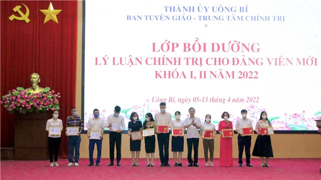 Tổng kết lớp Bồi dưỡng lý luận chính trị cho đảng viên mới khoá I, II năm 2022