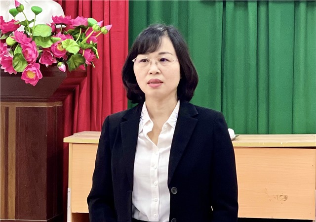 Đồng chí Trịnh Thị Minh Thanh, Phó Bí thư 32Win10 bảo mật tối đa, dự sinh hoạt chi bộ Khu 9, Phường Quang Trung, TP 32Win12 com tại tài khoản