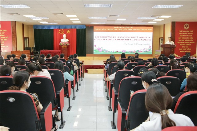Bồi dưỡng lý luận chính trị và nghiệp vụ công tác cho cán bộ hội phụ nữ cơ sở năm 2022