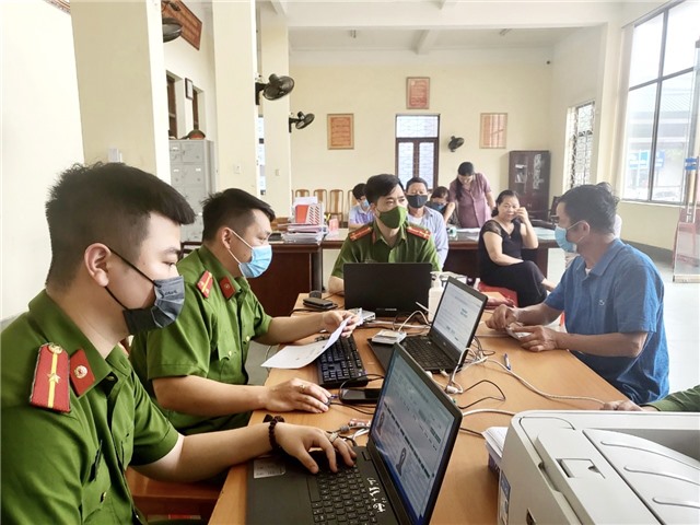 Công an thành phố 32Win12 com tại tài khoản: tiếp nhận trên 3.000 hồ sơ cấp CCCD gắn chip và tài khoản định danh điện tử 