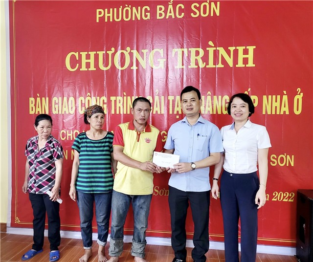 Phường Bắc Sơn bàn giao công trình cải tạo, nâng cấp nhà ở cho hộ cận nghèo
