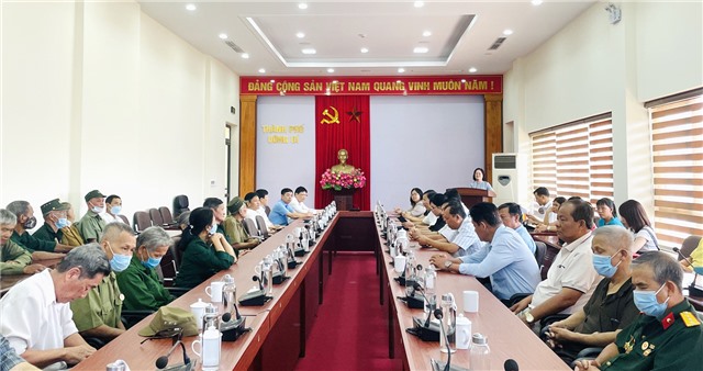 Đoàn công tác HĐND huyện Phú Giáo, tỉnh Bình Dương thăm, tặng quà đối tượng chính sách tại TP 32Win12 com tại tài khoản