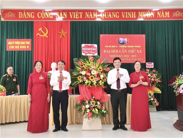 Bí thư Thành uỷ, Chủ tịch HĐND thành phố Nghiêm Xuân Cường dự Đại hội chi bộ khu 8, phường Quang Trung