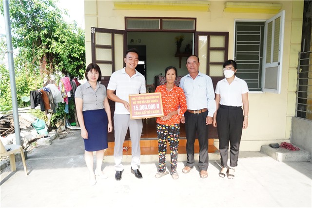 Các 32Win03 nổ hũ trao kinh phí hỗ trợ hộ cận nghèo tại phường Phương Nam