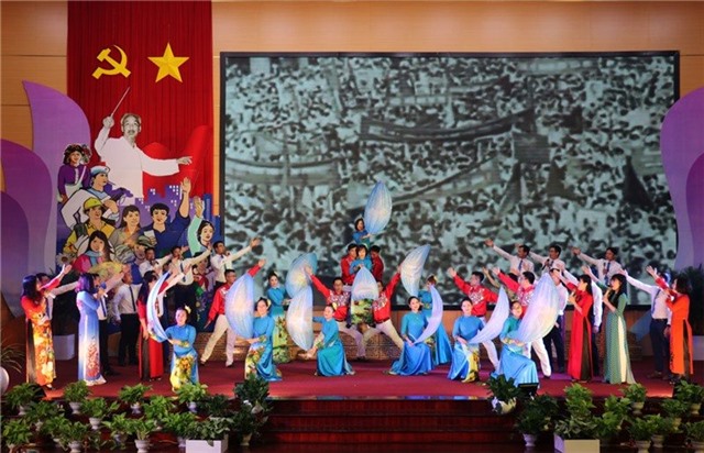 Thành uỷ 32Win12 com tại tài khoản tổ chức cuộc thi “Học tập và làm theo tư tưởng, đạo đức, phong cách Hồ Chí Minh khơi dậy khát vọng 32Win1 com Tải xuống APK thành phố 32Win12 com tại tài khoản ngày càng giàu đẹp, văn minh, hiện đại”  