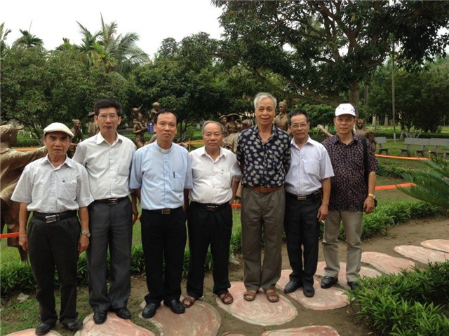 Vũ Thế Hùng - Một người trên cánh đồng chữ nghĩa
