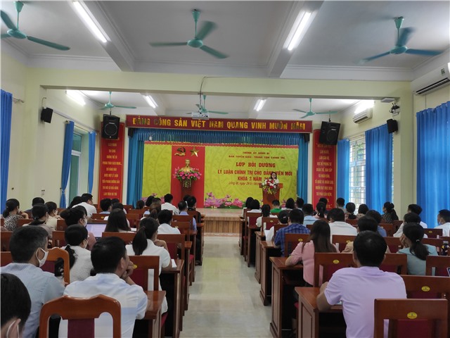 Khai giảng lớp bồi dưỡng lý luận chính trị cho Đảng viên mới khoá 3 năm 2022