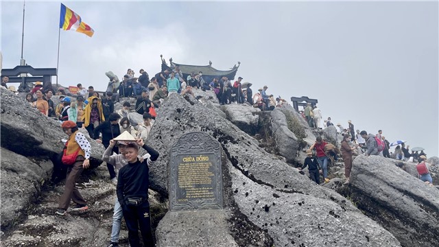 Khu di tích Yên Tử đón gần chục nghìn du khách trong những ngày đầu năm mới 2023
