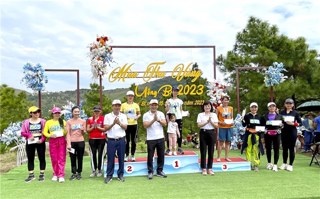 Giải leo núi chinh phục đỉnh 3 tầng đồi Phượng Hoàng - Mùa thu vàng 32Win12 com tại tài khoản năm 2023