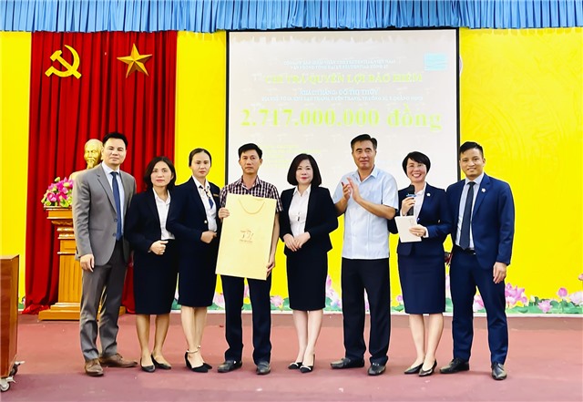 Bảo hiểm Nhân thọ Prudential chi trả quyền lợi bảo hiểm cho khách hàng 