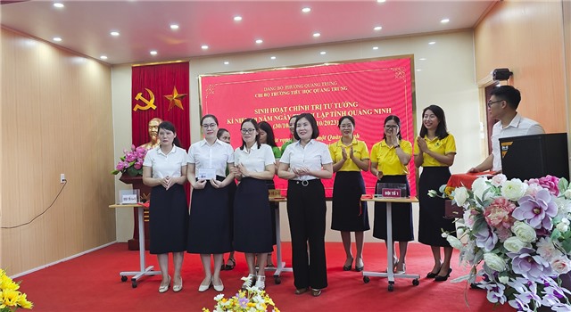 Chi bộ Trường Tiểu học Quang Trung sinh hoạt chính trị kỷ niệm 60 năm ngày thành lập tỉnh Quảng Ninh 30/10 (1963-2023)